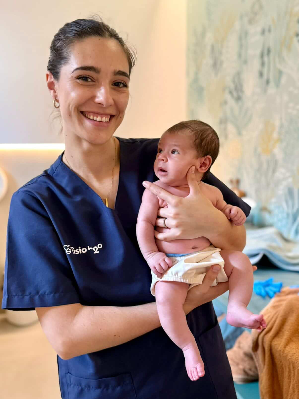Bebé con molestias digestivas y cólicos durante valoración de fisioterapia pediátrica en Córdoba