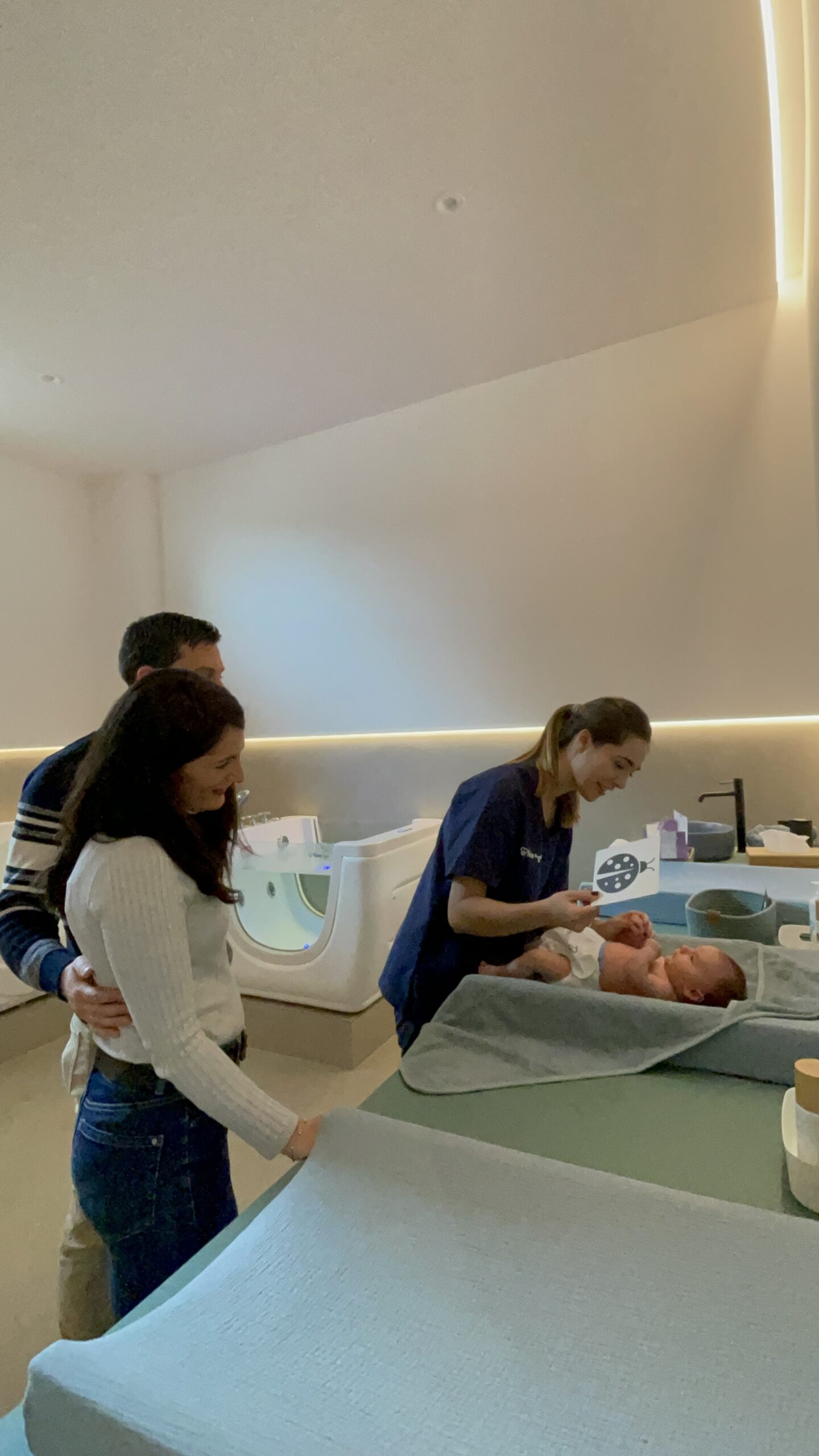 Valoración global de bebé con molestias digestivas en clínica de fisioterapia pediátrica en Córdoba