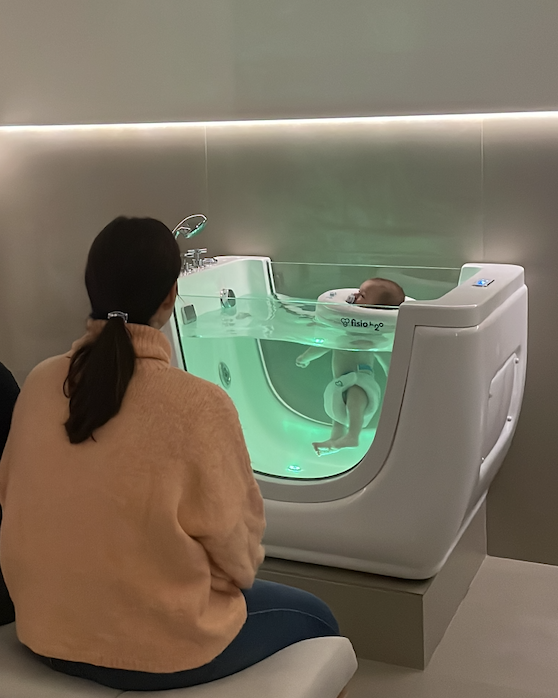 Bebé con molestias digestivas y cólicos durante valoración de fisioterapia pediátrica en Córdoba